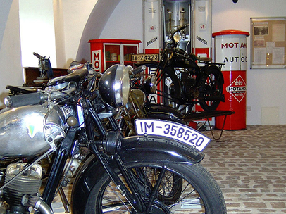 Motorradmuseum im Schloss